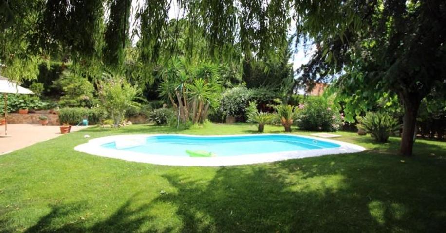 Casa con terreno en venta en Sant Pol de Mar photo 0