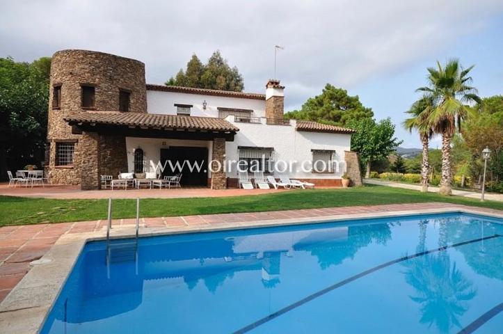 Casas de pueblo en venta en Sant Pol de Mar photo 0