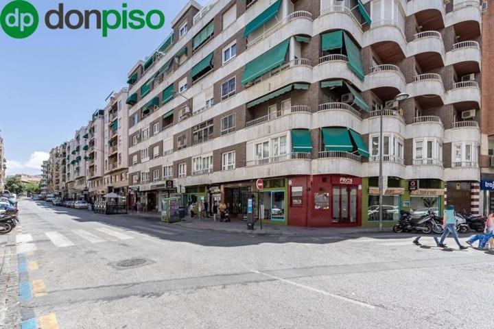 Piso en venta en Granada, Gran capitan photo 0