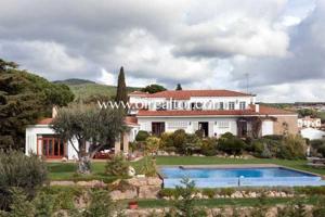 Casas de pueblo en venta en Sant Vicenç de Montalt photo 0