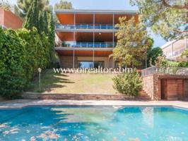 Casas de pueblo en venta en Castelldefels photo 0