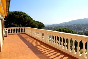 Casas de pueblo en venta en Cabrils photo 0