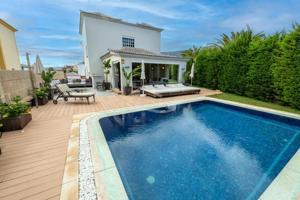 Chalet en venta en Adeje photo 0