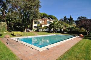 Casas de pueblo en venta en Canet de Mar photo 0