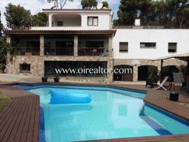 Casas de pueblo en venta en Castelldefels photo 0