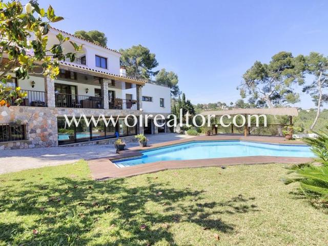 Casas de pueblo en venta en Castelldefels photo 0