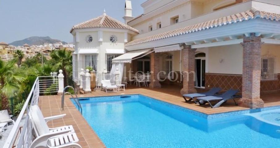 Casas de pueblo en venta en Nerja photo 0