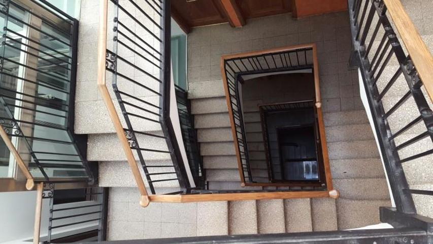 Local comercial en venta en Barcelona photo 0