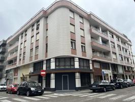 Local comercial en alquiler en Laredo, Centro photo 0