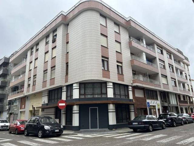 Local comercial en alquiler en Laredo, Centro photo 0