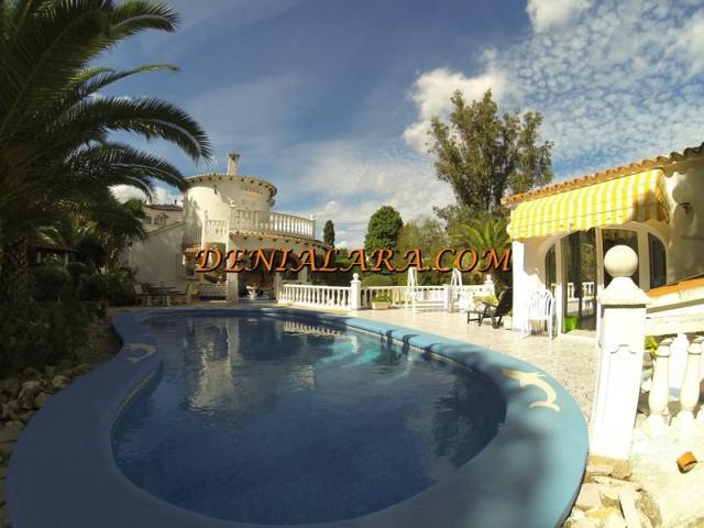 Chalet en venta en Denia photo 0