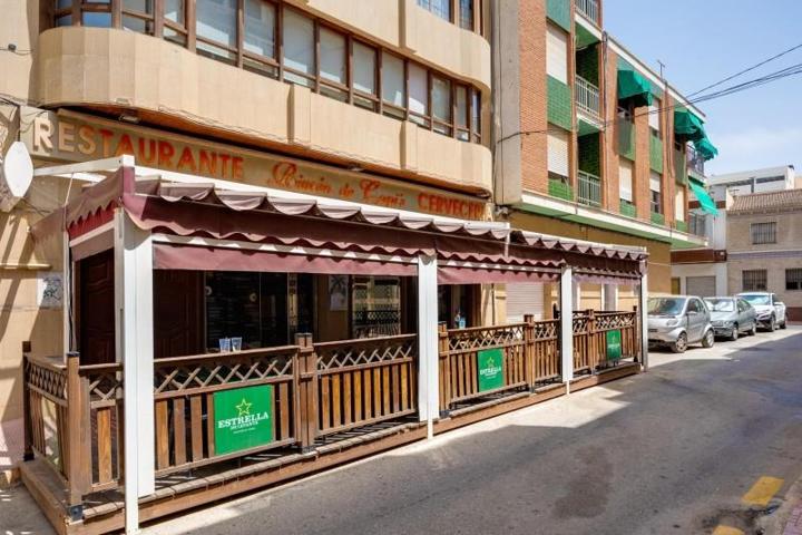 Local comercial en venta en Torrevieja, Torrevieja photo 0
