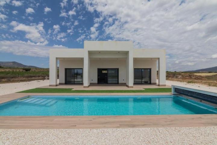 Chalet en venta en Pinoso photo 0