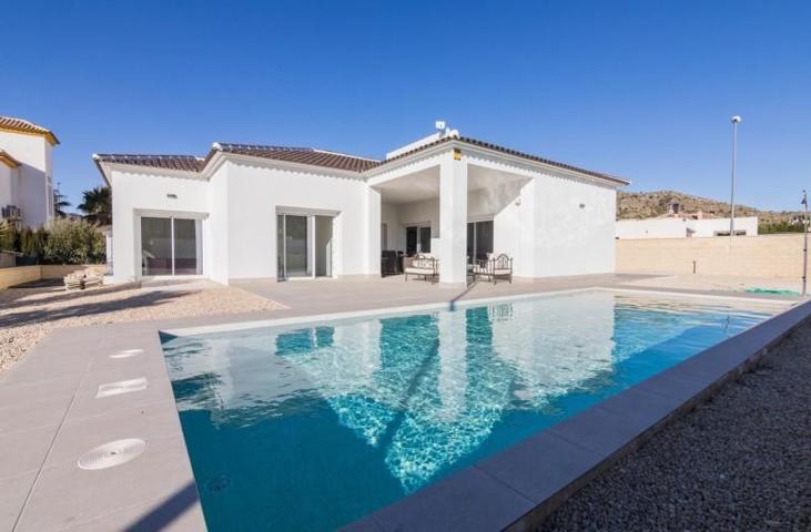 Chalet en venta en Pinoso photo 0