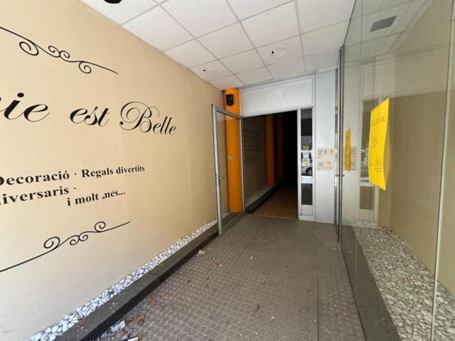 Local comercial en venta en Torredembarra, CENTRE photo 0