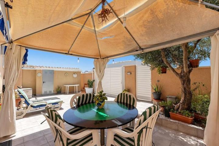 Bungalow en venta en Orihuela Costa, La Zenia photo 0