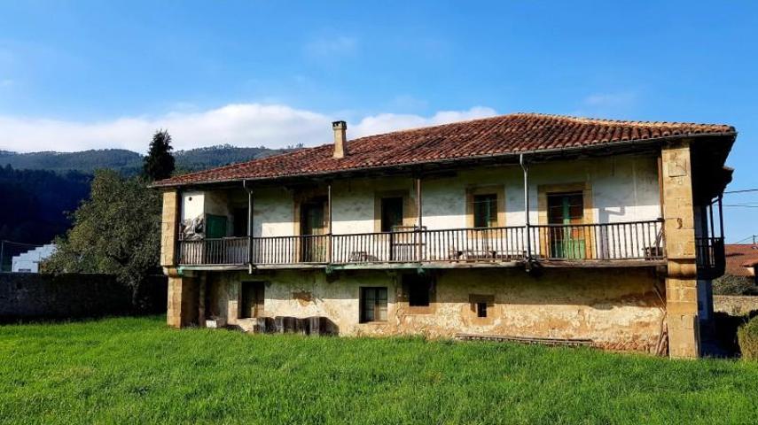 Casa en venta en Los Corrales de Buelna, Los Corrales de Buelna photo 0