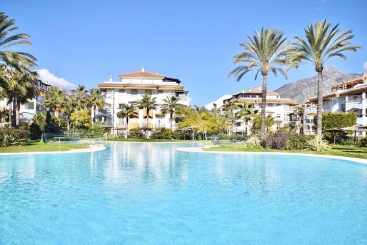 Planta baja en venta en Marbella, La Alzambra photo 0