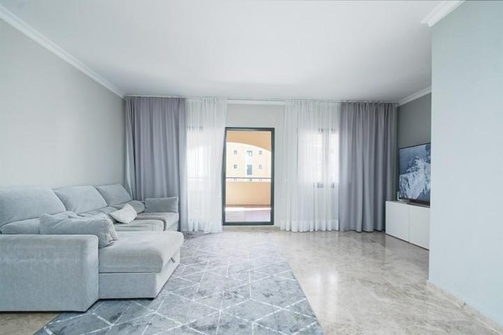 Apartamento en venta en San Pedro de Alcántara, Los Naranjos photo 0