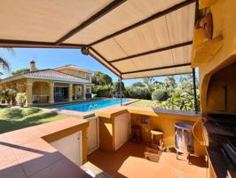 Chalet en venta en Marbella, Hacienda photo 0