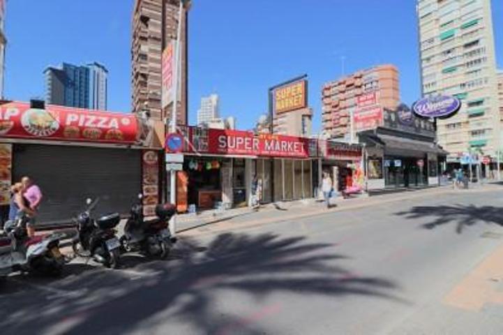 Local comercial en venta en Benidorm, Levante photo 0