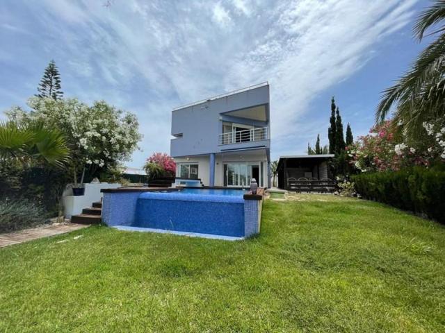 Chalet en venta en La Manga del Mar Menor, Ronda de Veneziola, 896, 30380 photo 0