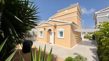 Bungalow en venta en Calpe, Cometa photo 0