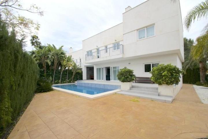 Chalet en venta en Alfaz del Pi, Albir photo 0