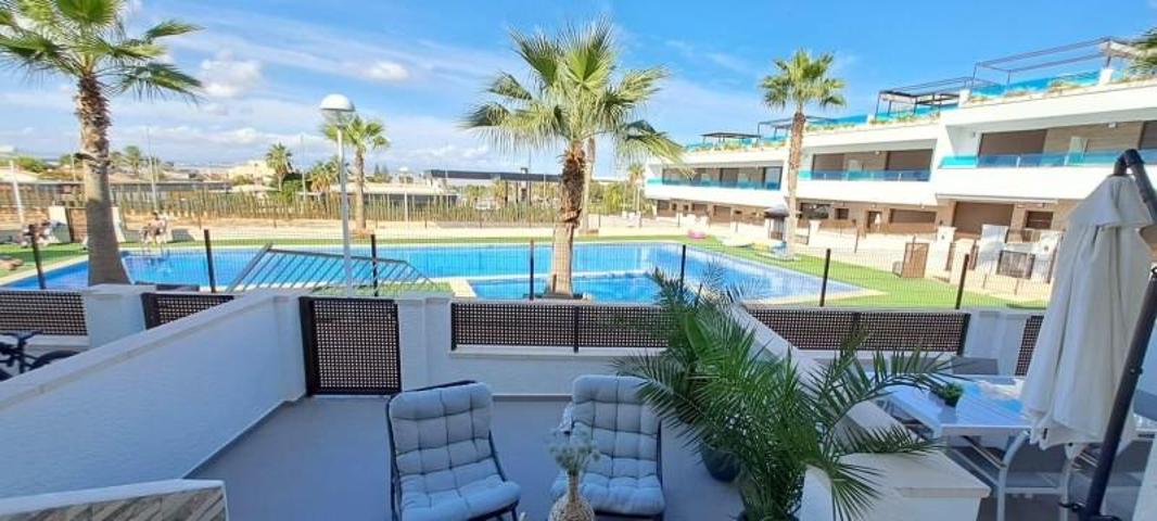 Adosada en venta en Torrevieja, Los altos photo 0