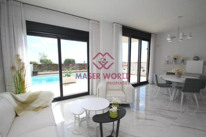 Chalet en venta en Orihuela Costa, Campoamor photo 0