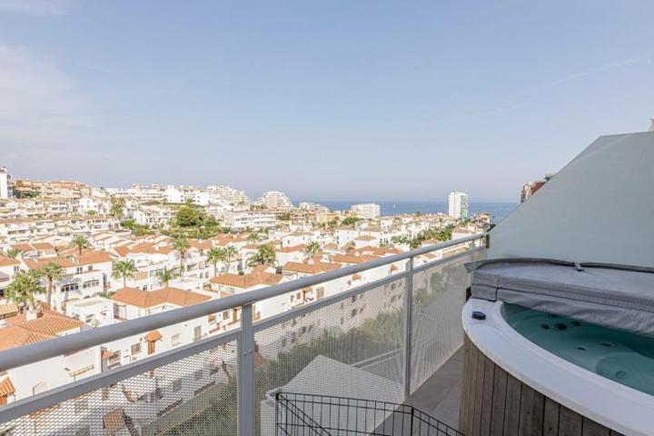 Atico Duplex en venta en Benalmádena, Avda. De las Palmeras photo 0