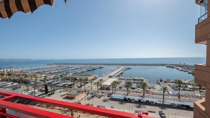 Apartamento en venta en Fuengirola, Puerto Deportivo photo 0