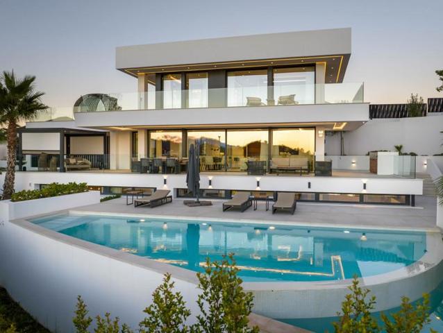 Chalet en venta en Marbella, Nueva Andalucia photo 0
