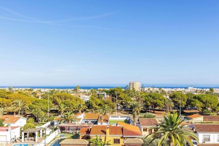 Apartamento en venta en Torrevieja photo 0