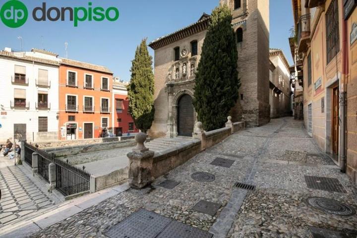 Edificio en venta en Granada, Reyes Catolicos photo 0