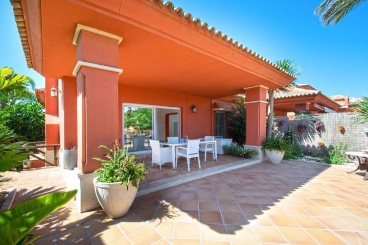 Adosada en venta en Marbella, Marbella Este - Santa Clara photo 0