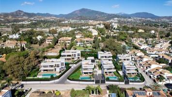 Chalet en venta en Estepona, Estepona East - Atalaya photo 0