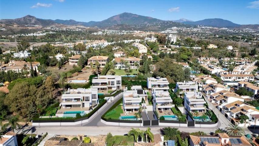 Chalet en venta en Estepona, Estepona East - Atalaya photo 0