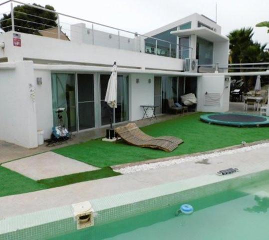 Chalet en venta en Alicante photo 0