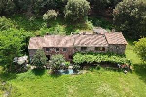 Casa con terreno en venta en Santa Pau, La Garrotxa photo 0