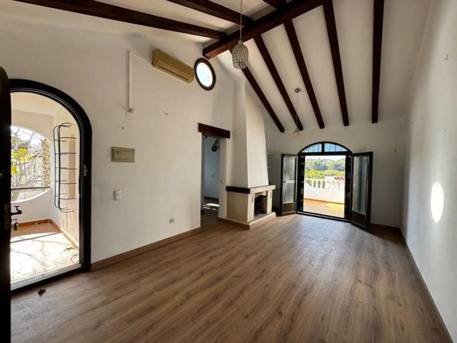 Chalet en venta en Orihuela Costa, Villamartín-Las Filipinas photo 0