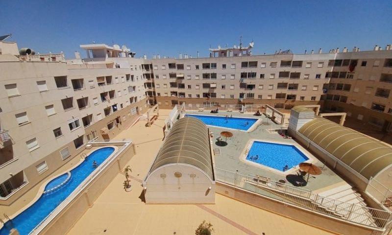 Apartamento en venta en Torrevieja photo 0