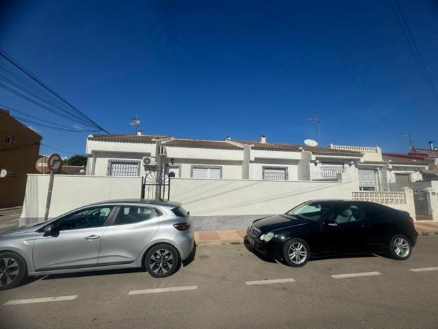 Bungalow en venta en Torrevieja, El limonar photo 0