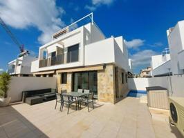 Bungalow en venta en Orihuela Costa, Lomas de Cabo Roig photo 0