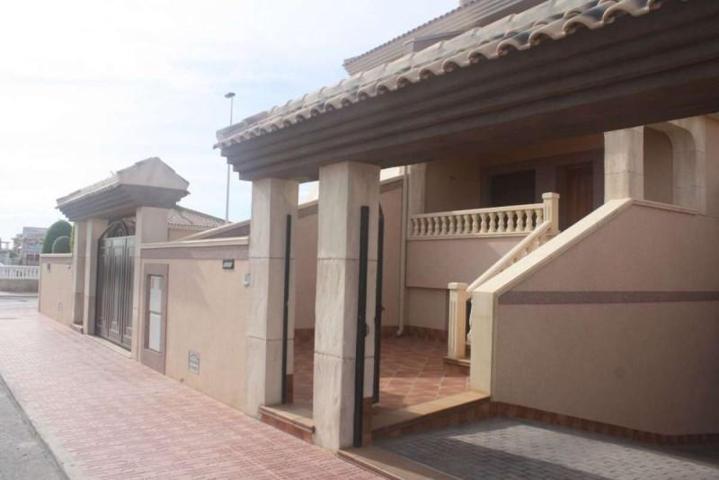 Casa en venta en Orihuela Costa, Los Altos photo 0