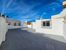 Bungalow en venta en Adeje photo 0