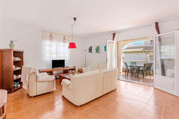 Chalet en venta en Orihuela Costa, La Zenia photo 0