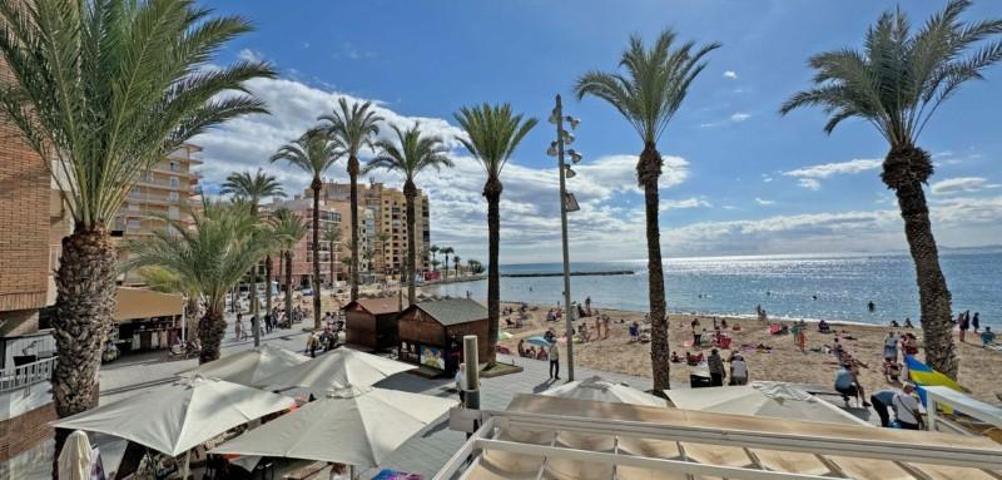 Apartamento en venta en Torrevieja photo 0