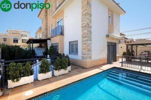 Casa en venta en Granada, El serrallo photo 0