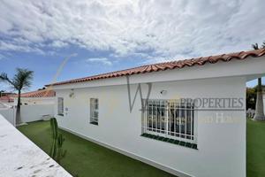 Bungalow en venta en Callao Salvaje, Calle Nivaria, 38678 photo 0